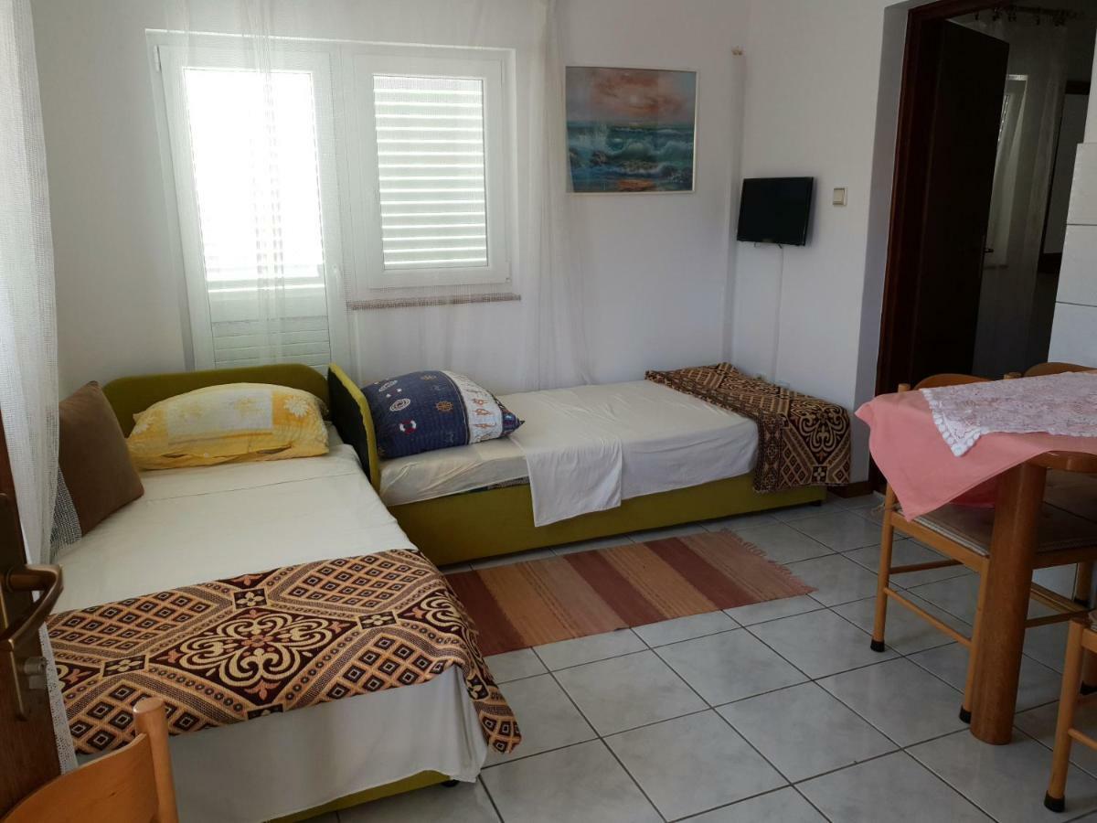 Apartments L.Z. Starigrad Paklenica Eksteriør billede
